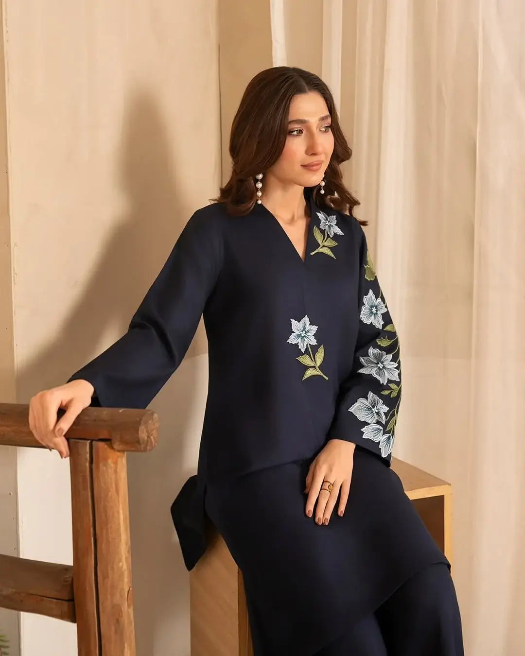 Stunning Black Embroidered Shirt and Trouser Set - 2 Pcs - image 7