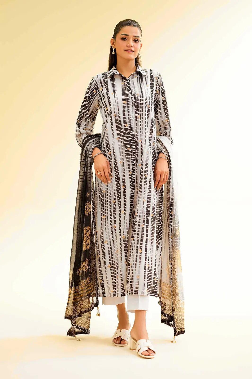 Stylish Printed Lawn Suit for Women - 2 Pcs Shirt and Trouser Set - image 1